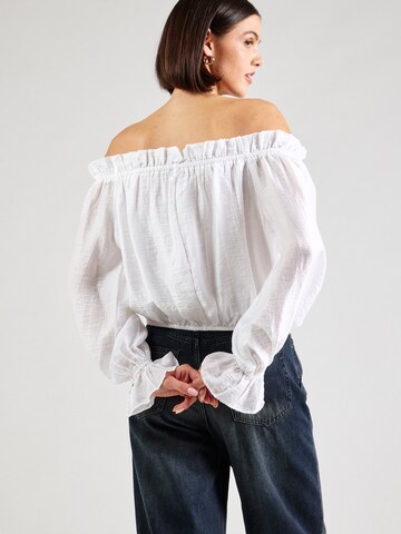 Gina Tricot Μπλούζα σε λευκό
