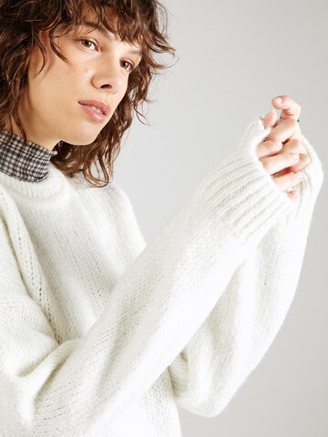 Trendyol Pullover in Beige