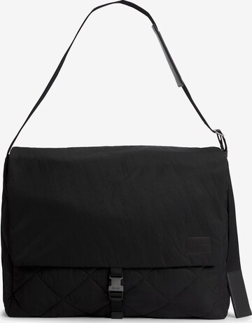 Calvin Klein Crossbody Bag in Black: front