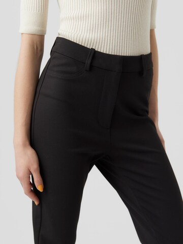 Coupe slim Pantalon 'Augusta Thea' VERO MODA en noir