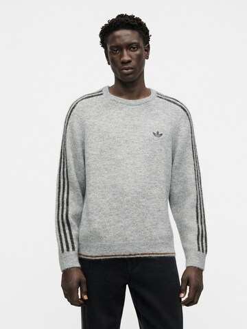 Pullover di ADIDAS ORIGINALS in grigio: frontale