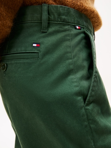 TOMMY HILFIGER Обычный Брюки-чинос 'Harlem Essential' в Зеленый