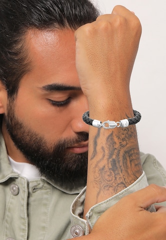 KUZZOI Bracelet in Black: front