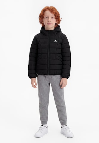 Veste mi-saison Jordan en noir : devant