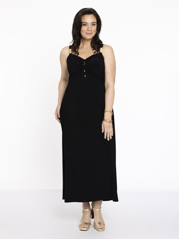 Yoek Dress in Black