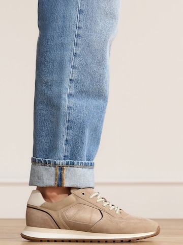 Baskets basses no stress en beige : devant