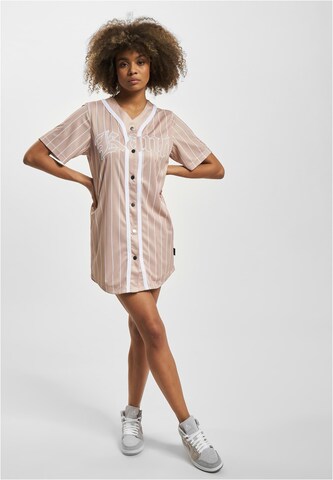 Robe Karl Kani en beige