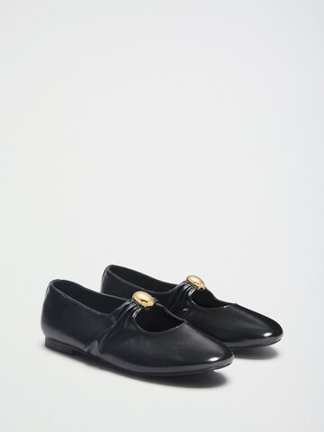 Friends Like These - Bailarina en negro
