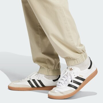 ADIDAS ORIGINALS Tapered Παντελόνι σε μπεζ