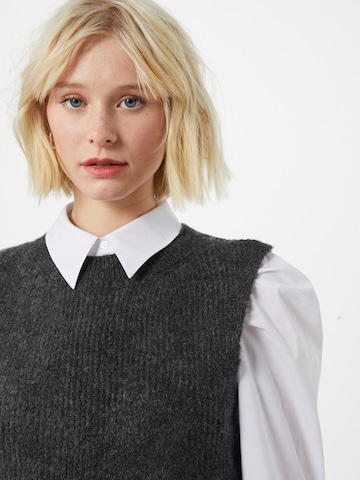 VERO MODA Sweter 'Olina' w kolorze szary