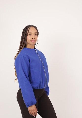 Elara Tussenjas in Blauw