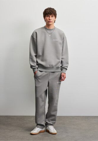 Sweat-shirt 'Tate' Pegador en gris