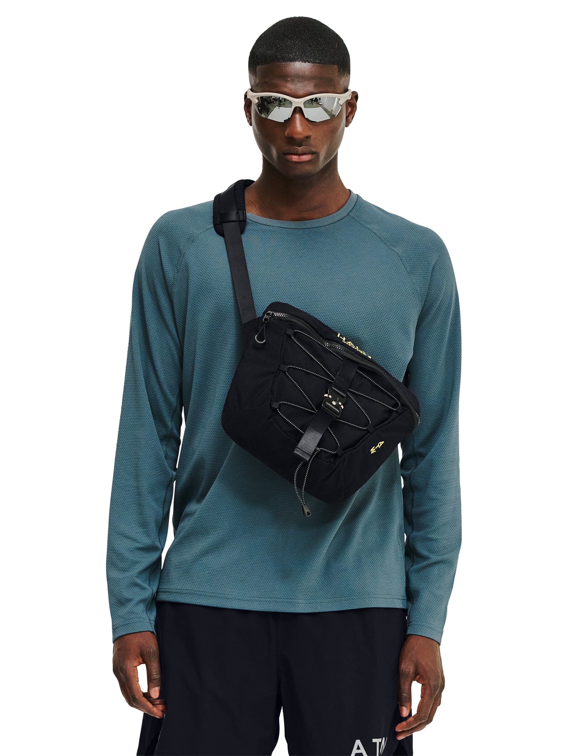 HALO Crossbody Bag in Black: front