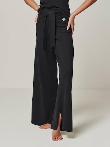 YOU LOOK PERFECT Huispak 'LOUNGEWEAR SET  - Pullover Bailey & Pants Bailey' in Zwart
