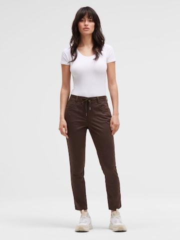 Soccx Regular Jeans in Brown: front