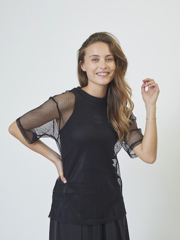 T-shirt 'Nelly' co'couture en noir : devant