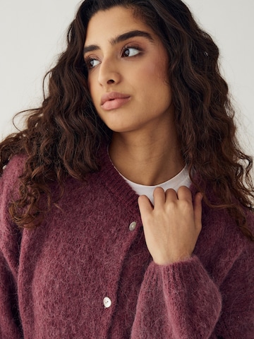 Cardigan ' N-Kae Knit Cardigan ' Noella en rouge