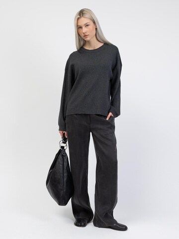 BROKE + SCHÖN Sweater in Grey