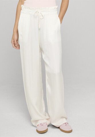 Estelou - Loosefit Pantalón 'Flowing' en beige: frente