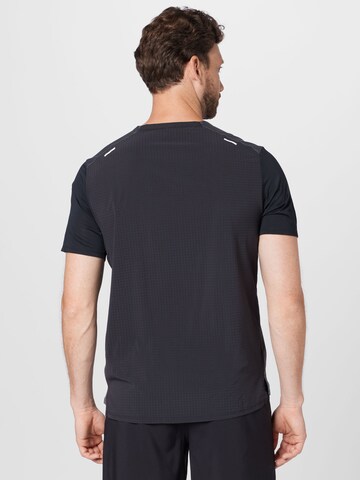 NIKE Koszulka funkcyjna 'Rise 365' w kolorze czarny