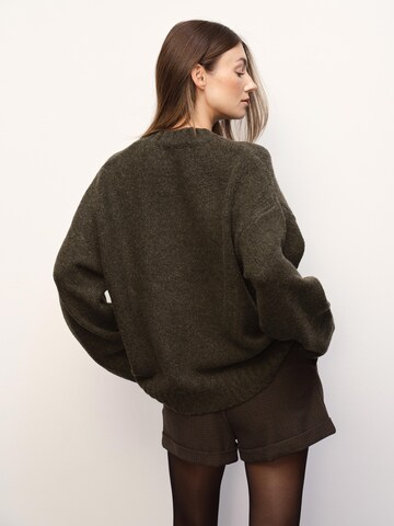 RÆRE by Lorena Rae Trui 'Rhonda' in Groen