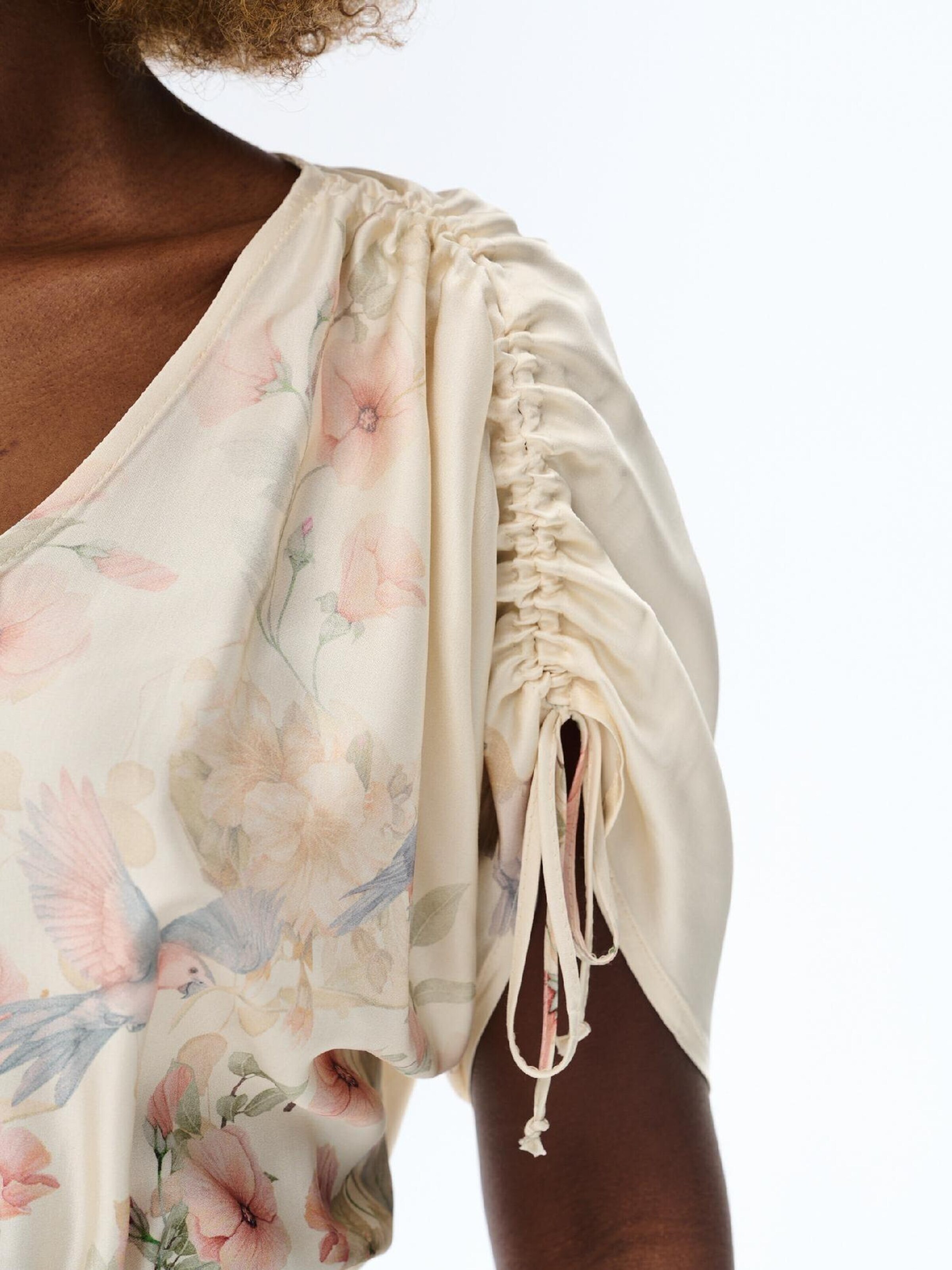 Blue Shadow Blouse 'Molli' in Beige