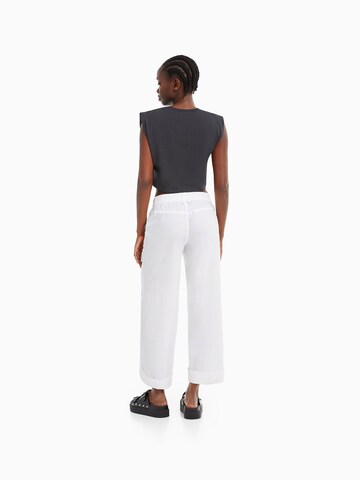 Bershka Loose fit Cargo trousers in White
