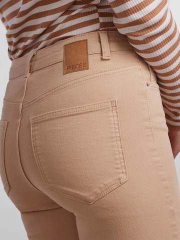 PIECES جينز ذات سيقان واسعة جينز 'PEGGY' بلون بيج