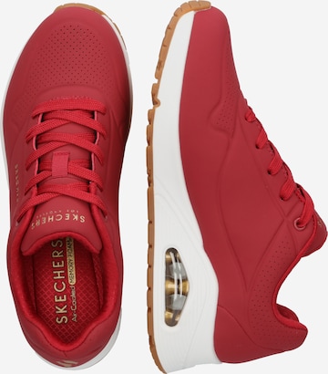 SKECHERS Sneakers laag 'Uno Stand On Air' in Rood