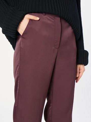 A LOT LESS Loose fit Trousers with creases 'Maggie' in Brown