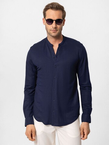 Antioch - Ajuste regular Camisa en azul: frente