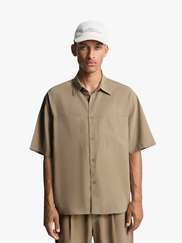 Bershka Comfort fit Button Up Shirt in Beige: front