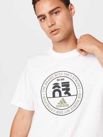 balta ADIDAS SPORTSWEAR Sportiniai marškinėliai 'Basics Emblem Graphic'