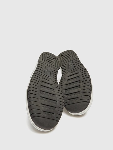 Pull&Bear Sneaker in Schwarz