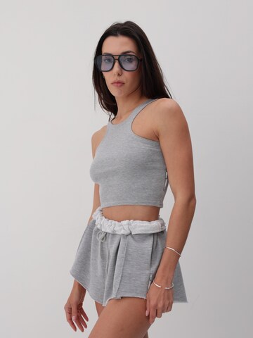 FEMSSY Top 'MIDLINE TOP BEIGE'‌‌ in Grau: Vorderseite