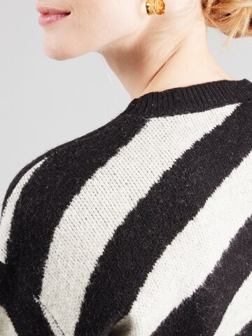 VERO MODA Свитер в Черный