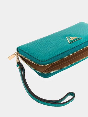 GUESS Wallet 'Laurel' in Green