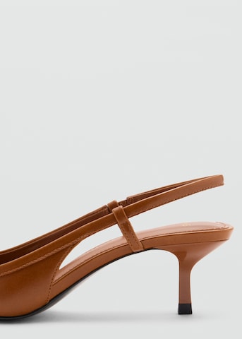 Décolleté sling 'SUSA' di MANGO in marrone