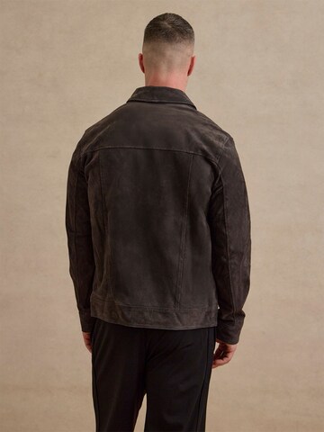 DAN FOX APPAREL Демисезонная куртка 'Fabio' в Коричневый