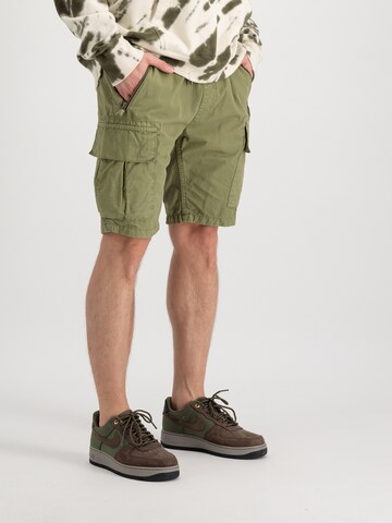 Regular Pantalon cargo ALPHA INDUSTRIES en vert