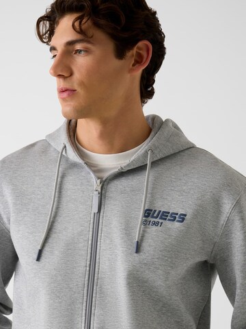 GUESS Sweatshirt in Grau