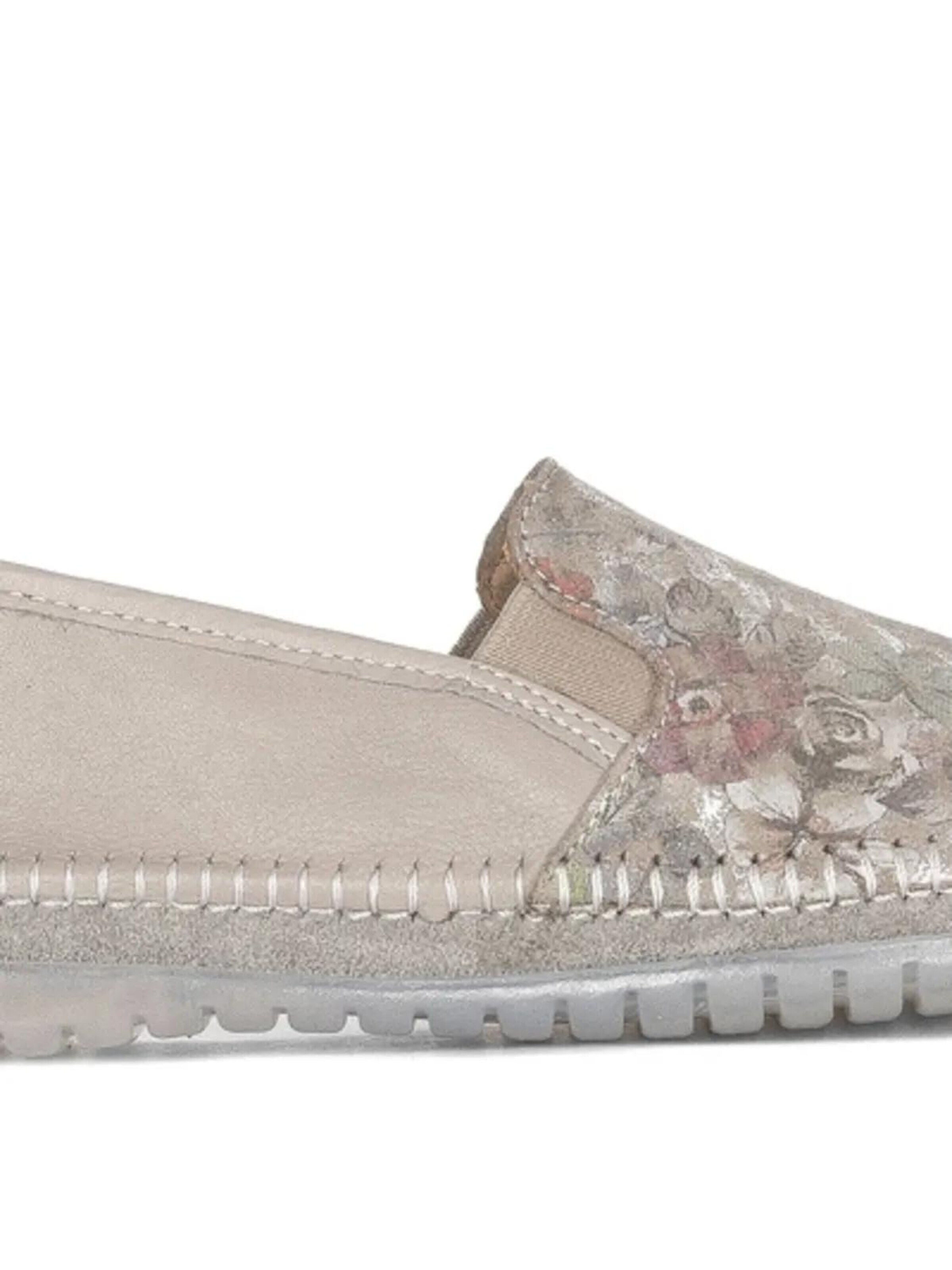 Maciejka Classic Flats in Beige