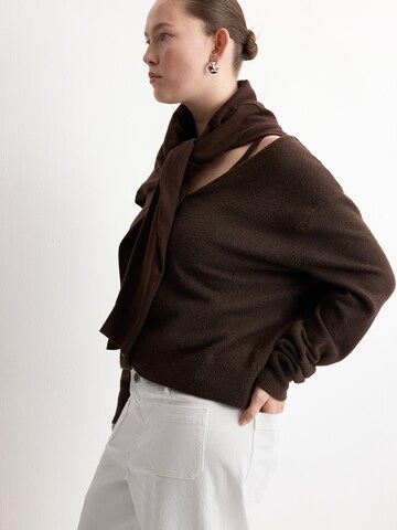 MANGO Szeroka nogawka Jeansy 'JESSIE' w kolorze biały