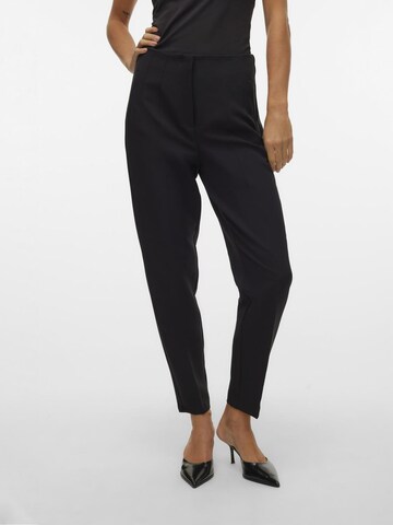 VERO MODA Tapered Pressveckad byxa 'Lina' i svart: framsida