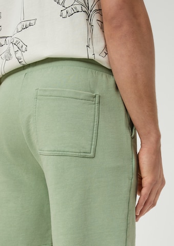 Regular Pantaloni de la QS pe verde