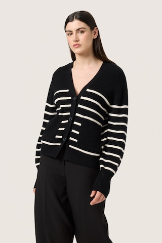 SOAKED IN LUXURY Gebreid vest in Zwart: voorkant