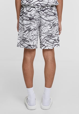 Urban Classics Regular Shorts in Weiß