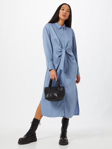 Robe-chemise 'Obi' JUST FEMALE en bleu