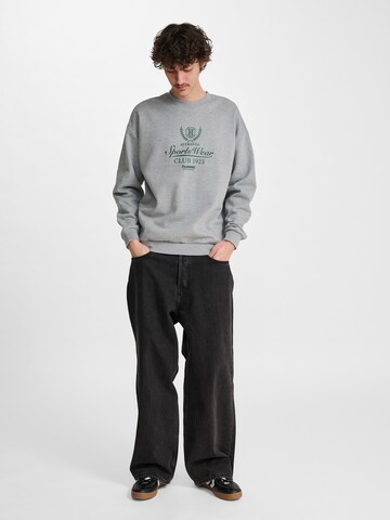 Hummel Sweatshirt in Grau