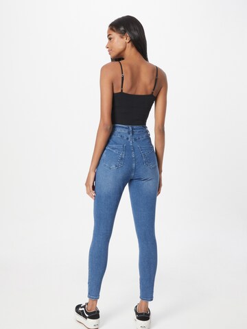 Slimfit Jeans 'JOSSA' di In The Style in blu